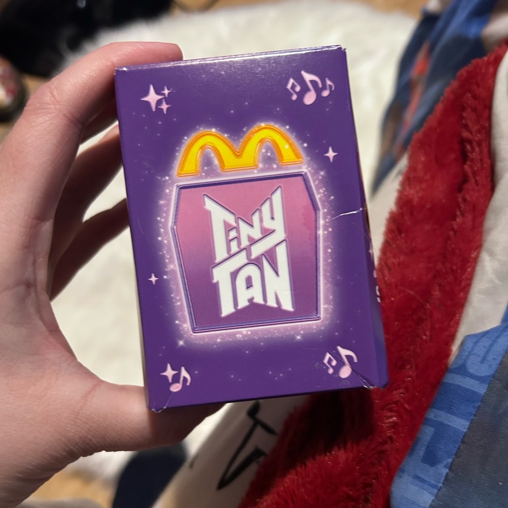 TinyTAN x Mcdonalds V figure in original box